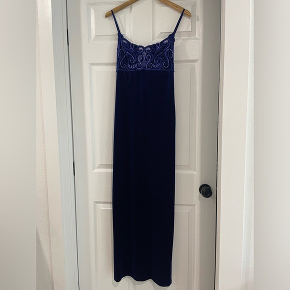 Cum cum by Nikki Livas evening blue velvet maxi dress with high leg slit - Picture 3 of 6